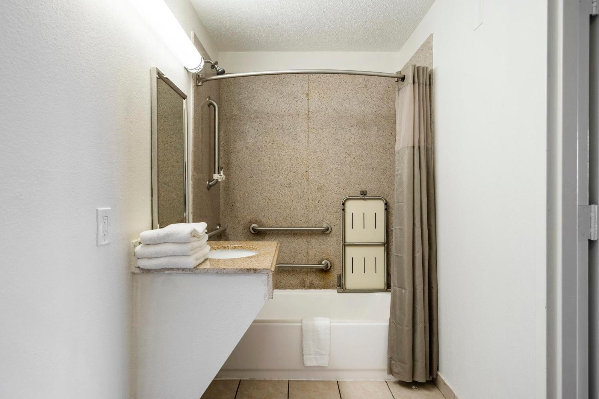 Oyo Hotel Bossier City La - Red River Eksteriør bilde