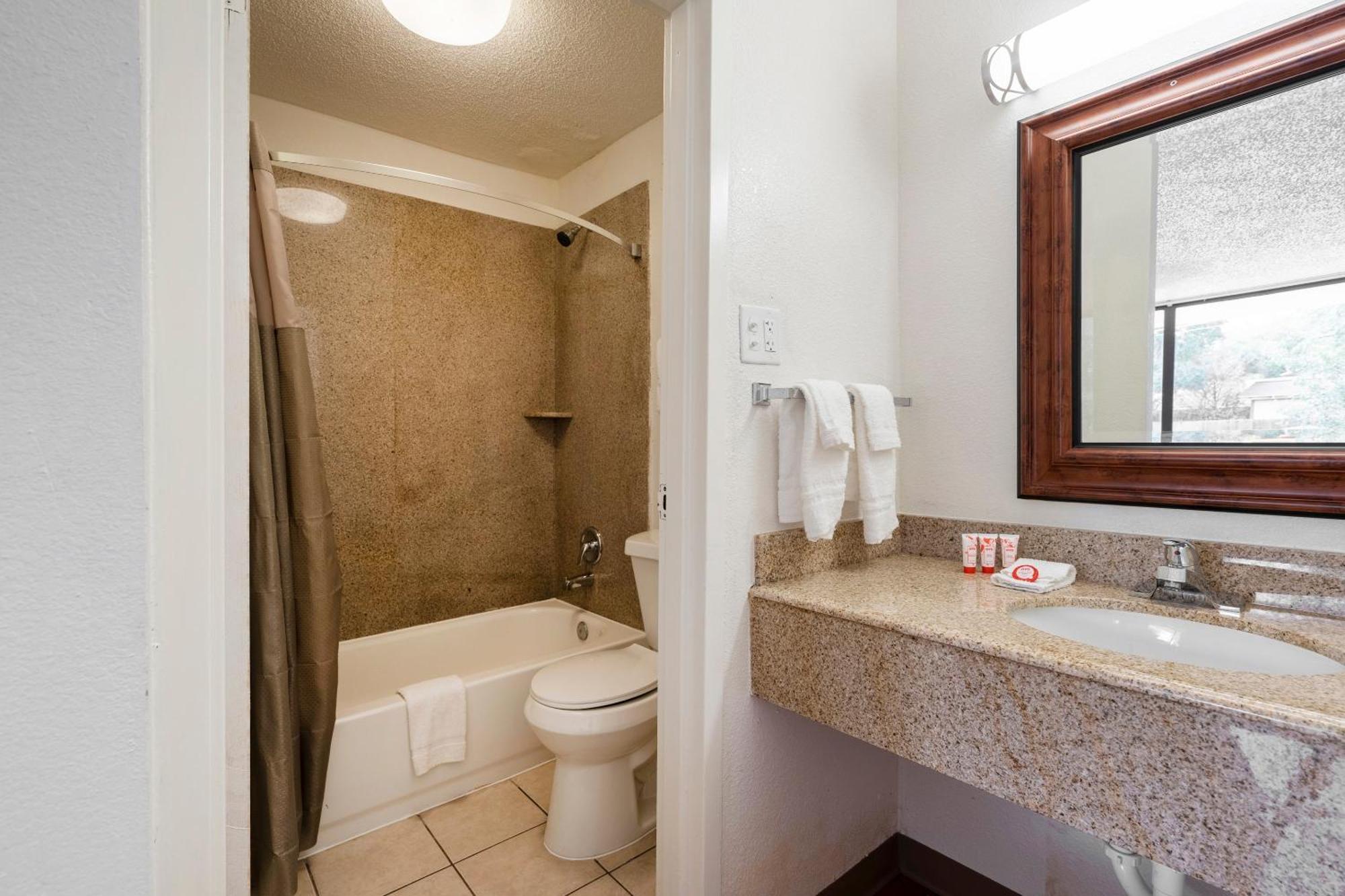 Oyo Hotel Bossier City La - Red River Eksteriør bilde
