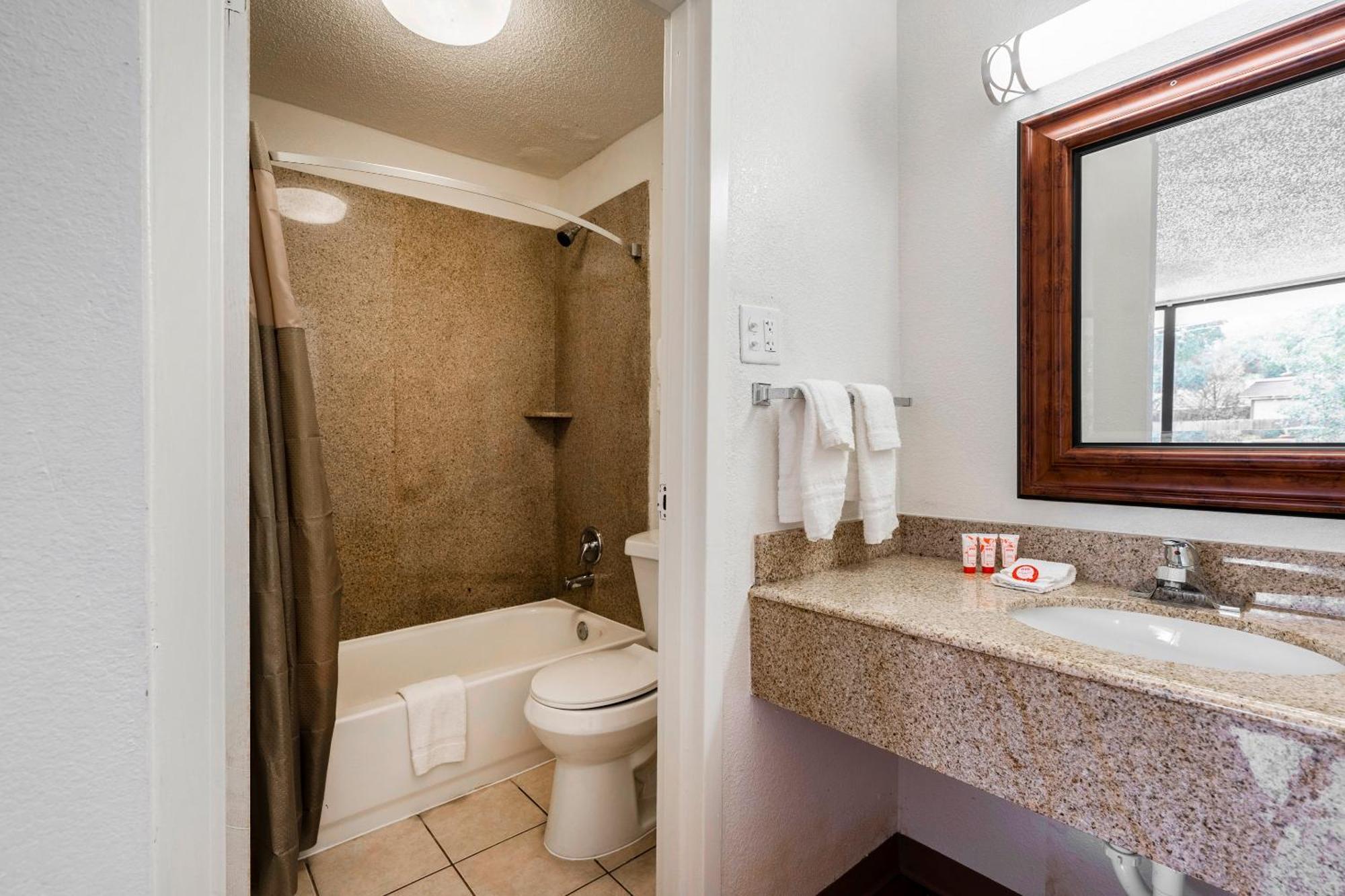Oyo Hotel Bossier City La - Red River Eksteriør bilde